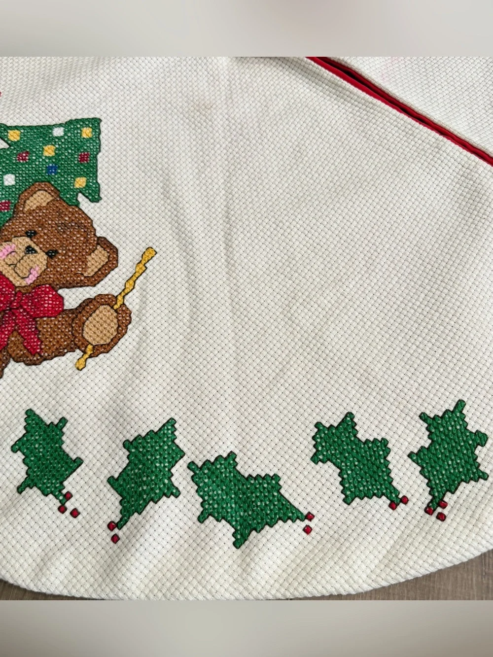 Janlynn Completed Christmas Cross Stitch Tree Skirt Trio Of Teddies 1989